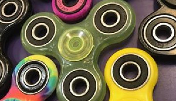 Сотни популярных спиннером (Fidget Spinner) на Aliexpress